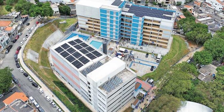 ZL ganha centro educacional batizado com o nome do rei Pelé