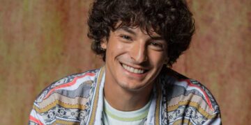 Pedro Waddington dribla sobrenome famoso ao estrear no horário nobre