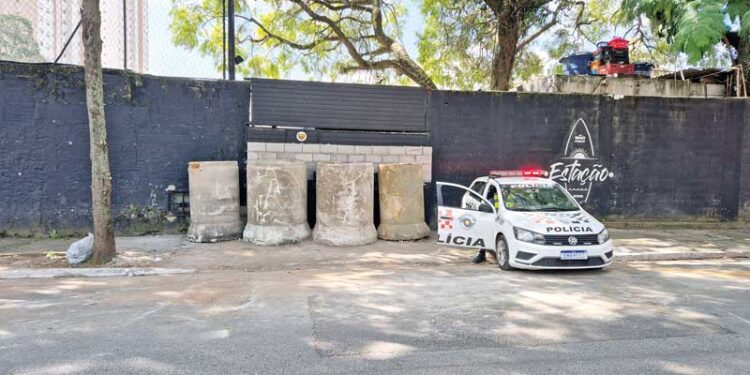 Prefeitura volta a emparedar entradas do Estação SP