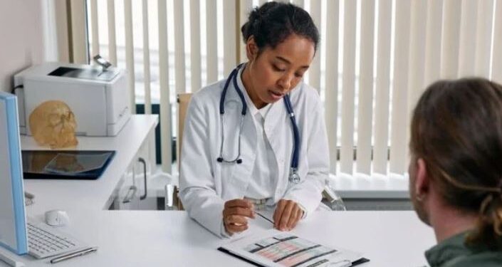 Prefeitura de São Paulo passa a confirmar consultas e exames da rede pública de saúde pelo WhatsApp