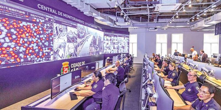 SMART SAMPA: Polícia Federal avalia convênio após visita à central de monitoramento de SP