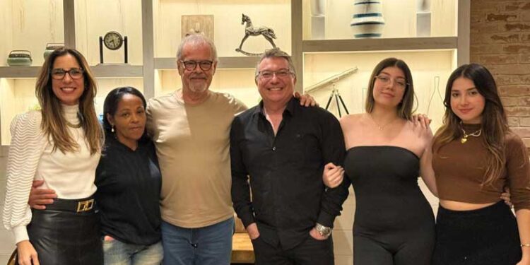 Ricardo Teixeira prestigia aniversário do jornalista Walter Ciglioni