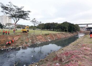 CONTENÇÃO DE CHEIAS: Obras no Córrego Rio Verde