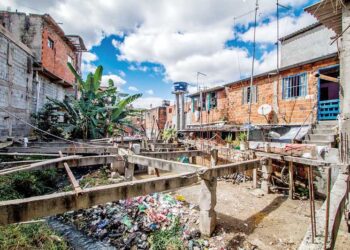 CONTENÇÃO DE CHEIAS: Obras no Córrego Rio Verde