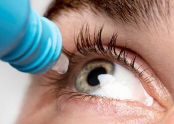 Fim dos óculos? Colírio aprovado pela FDA corrige a visão de perto