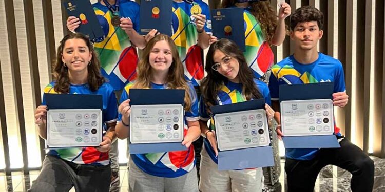 Alunos do Colégio Objetivo Penha conquistam medalhas em uma das maiores olimpíadas do mundo
