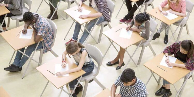 REDAÇÃO DO ENEM: Estrutura mantida e cinco temas que podem cair na prova