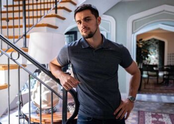 Felipe Simas contrasta seu destino profissional em ‘Dona de Mim’