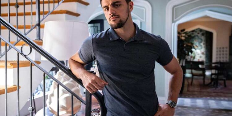 Felipe Simas contrasta seu destino profissional em ‘Dona de Mim’