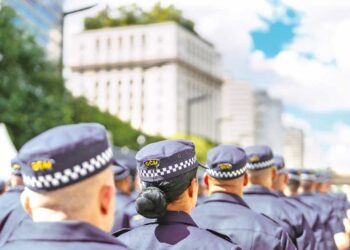 Eriberto Leão volta a encarnar o vilão Ernesto em ‘Êta Mundo Melhor’