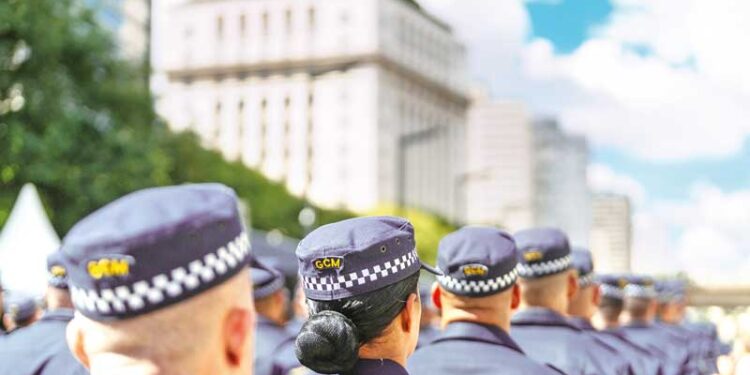 Eriberto Leão volta a encarnar o vilão Ernesto em ‘Êta Mundo Melhor’