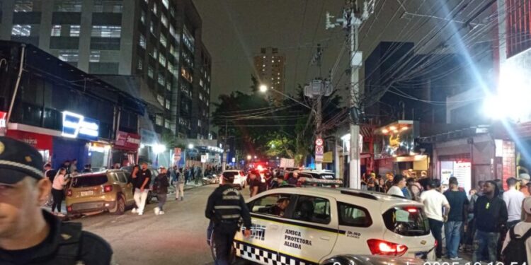 RUA CESÁRIO GALERO: Prefeitura e GCM voltam a realizar fiscalização