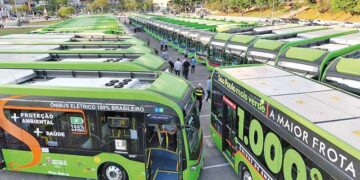 Angélica exibe espontaneidade com conversa, som e comida no GNT