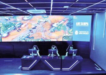 Angélica exibe espontaneidade com conversa, som e comida no GNT