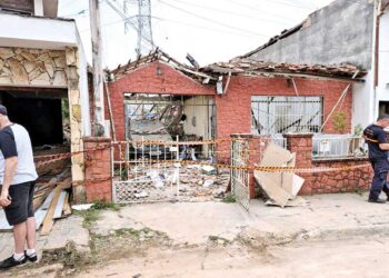 Explosão destrói depósito clandestino de fogos