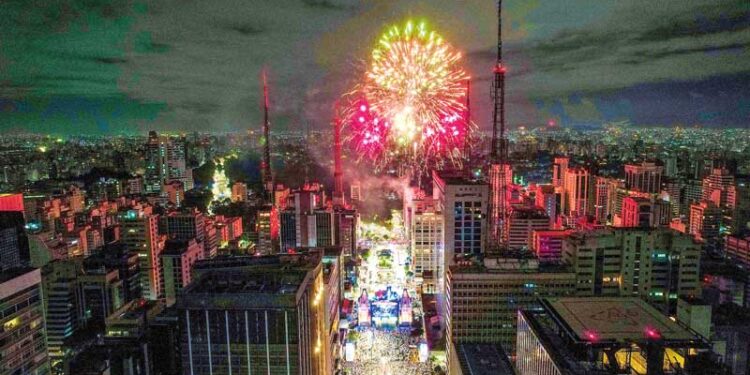 Rèveillon na Paulista terá 14 horas de música, 15 minutos de fogos silenciosos e mais de três mil policiais