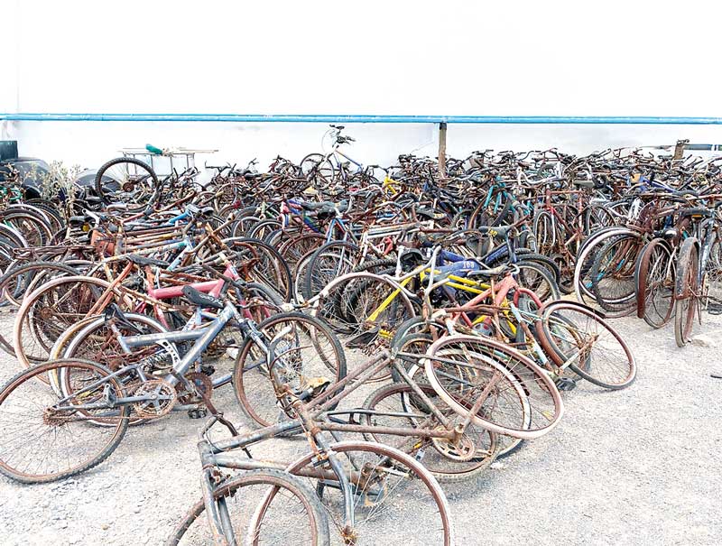 BICICLETAS ABANDONADAS Bike Parada N o Rola Gazeta Do Tatuap 