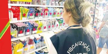 Procon-SP encontra irregularidades em muitas lojas que vendem material escolar