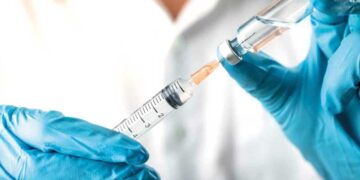 VACINAÇÃO CONTRA A DENGUE: Profissionais da saúde começam a ser vacinados