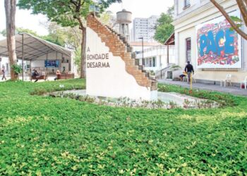 TEATRO: ‘A Última Sessão de Freud’ ganha nova temporada no Teatro Sabesp Frei Caneca