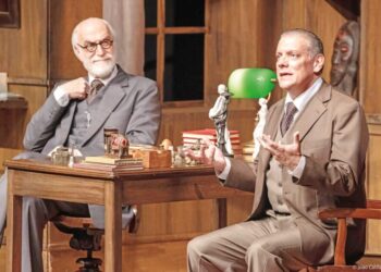 TEATRO: ‘A Última Sessão de Freud’ ganha nova temporada no Teatro Sabesp Frei Caneca