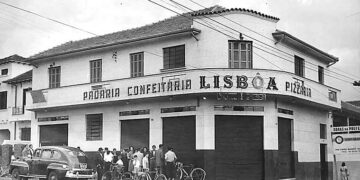 TEATRO: ‘A Última Sessão de Freud’ ganha nova temporada no Teatro Sabesp Frei Caneca