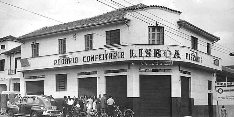 TEATRO: ‘A Última Sessão de Freud’ ganha nova temporada no Teatro Sabesp Frei Caneca