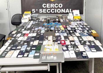 CERCO LESTE: Polícia prende quadrilha em flagrante e recupera 198 aparelhos celulares