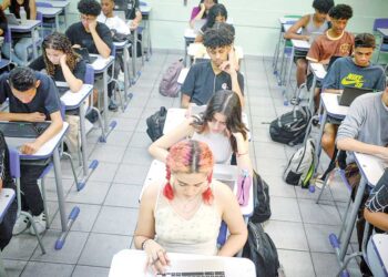 TEATRO: ‘A Última Sessão de Freud’ ganha nova temporada no Teatro Sabesp Frei Caneca