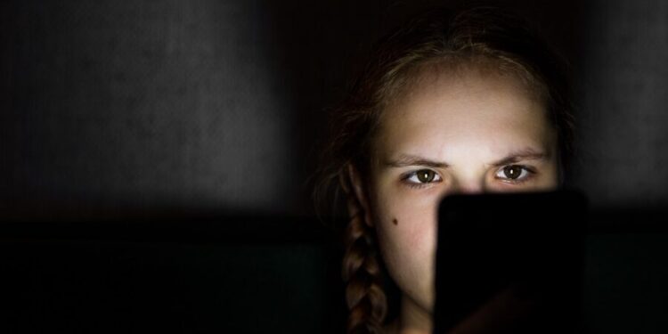 A violência contra mulheres também acontece nas telas