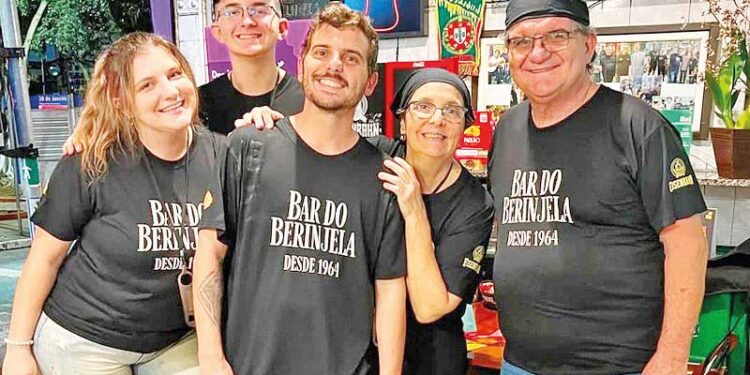 Mães empreendedoras transformam butecos em símbolos de resistência e acolhimento
