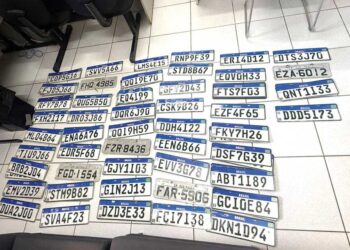 Policiais do 30º DP encontram 52 placas de veículos furtadas