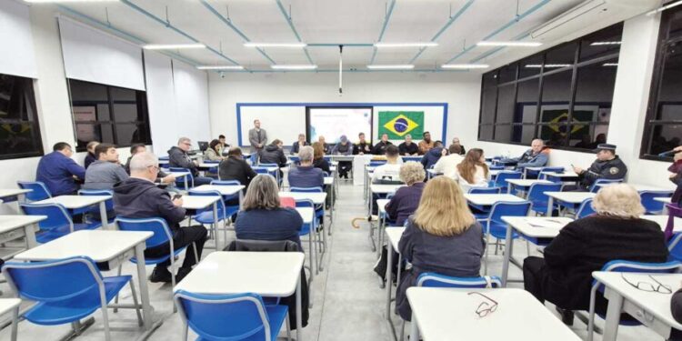 Governo de SP entrega 251 viaturas e 4,2 mil armamentos