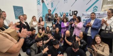 Bairro recebe escola de oratória que já transformou milhares pessoas: VozUP