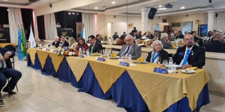 Rotary Tatuapé empossa nova diretoria. Nadia Porciúncula é a nova presidente