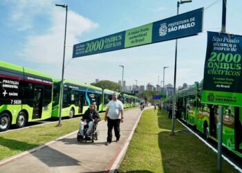 Prefeitura atinge 2 mil ônibus elétricos na frota de São Paulo com entrega de mais 250 veículos