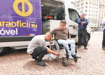 ORIENTAÇÃO AOS IDOSOS: Prevenção de quedas e cuidados para evitar acidentes dentro e fora de casa
